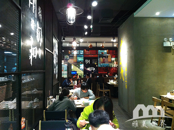 九毛九面馆餐厅装修中的“裸墙”效果