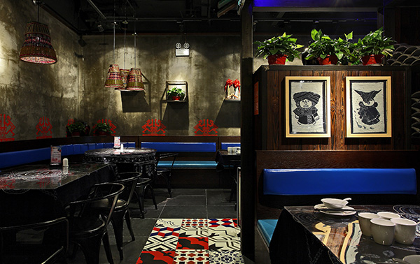 帅巴人情亲小厨特色餐厅装修中使用“裸墙”