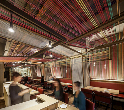 使用麻绳做隔断的餐厅 使用麻绳做隔断的餐厅