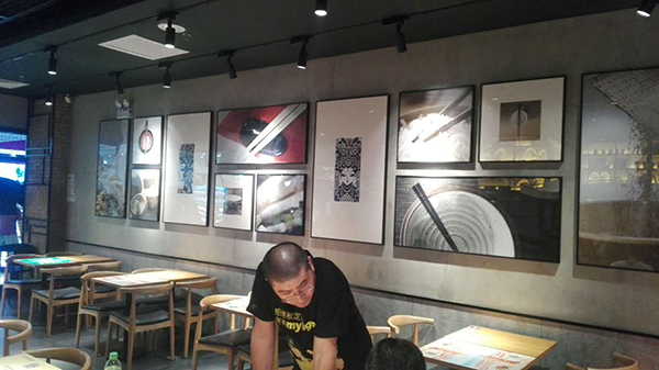 购物商场内的真功夫新模式餐厅内部细节