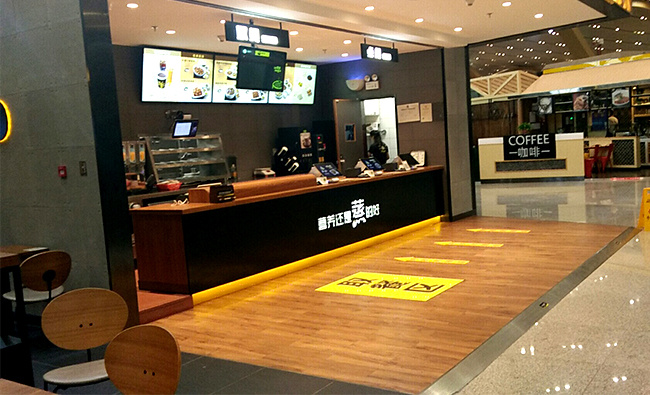 真功夫新的风格装修之取餐台