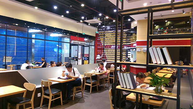 广州地铁燕岗站B入口大宇宙餐厅一楼装修