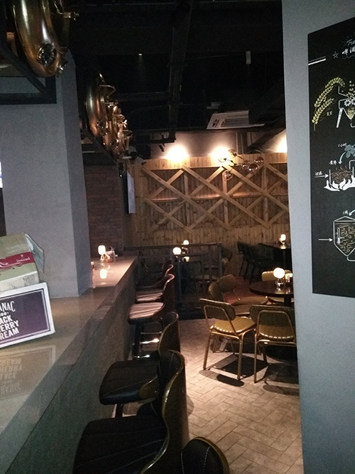 精酿酒吧装修吧台 精酿酒吧装修吧台